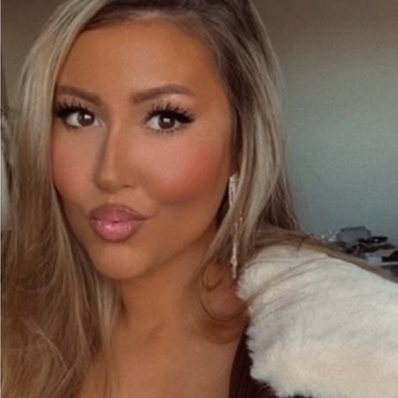 Ashley Baker - Picture 4 of 4